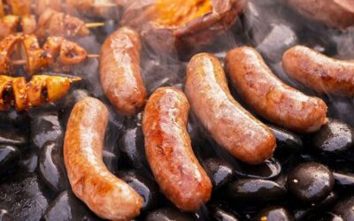 Cách làm lạp xưởng nướng đá tại nhà với máy xay thịt và chảo chống dính